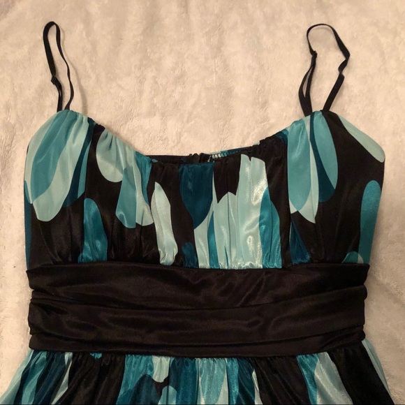 Le château Prom dress wore one time - Picture 4 of 6